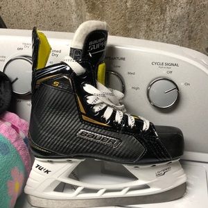 Youth Bauer Supreme S25 Hockey Skates